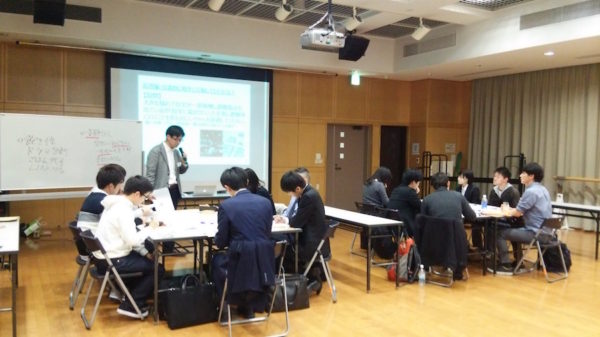 真剣にワークに取り組む参加者のみなさん